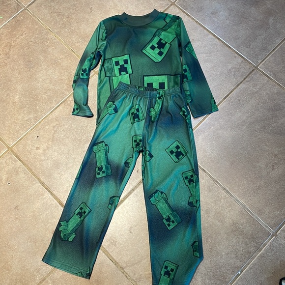 Mine Craft Boys Bundle! Size 4/5 - Picture 4 of 5